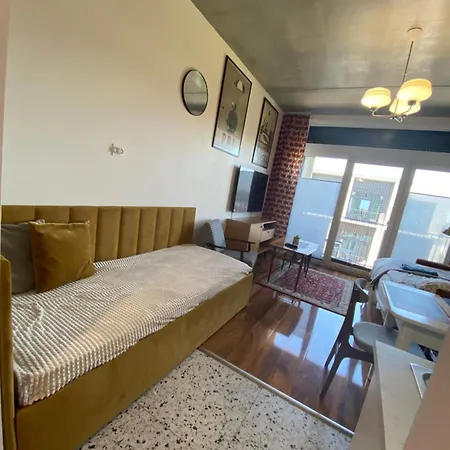 Lux Lotnisko * 브로츠와프